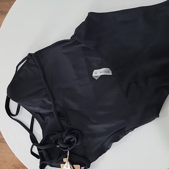 Berlook Backless Ribbed Swimsuit - Picture 5 of 6